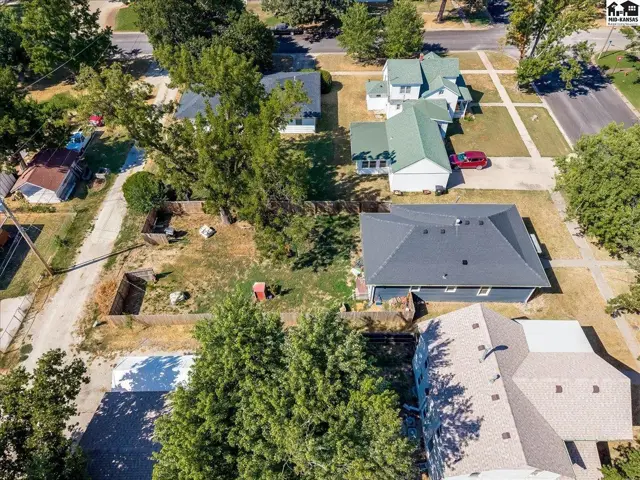 Photo of 411 Santa Fe St, Halstead, KS