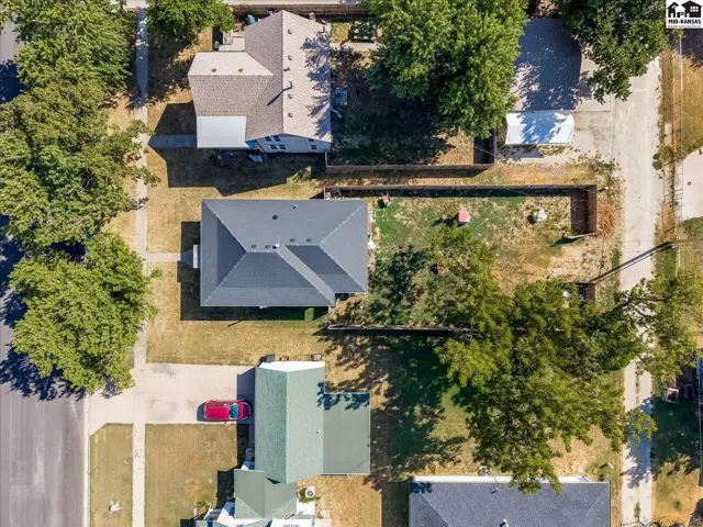 Photo of 411 Santa Fe St, Halstead, KS
