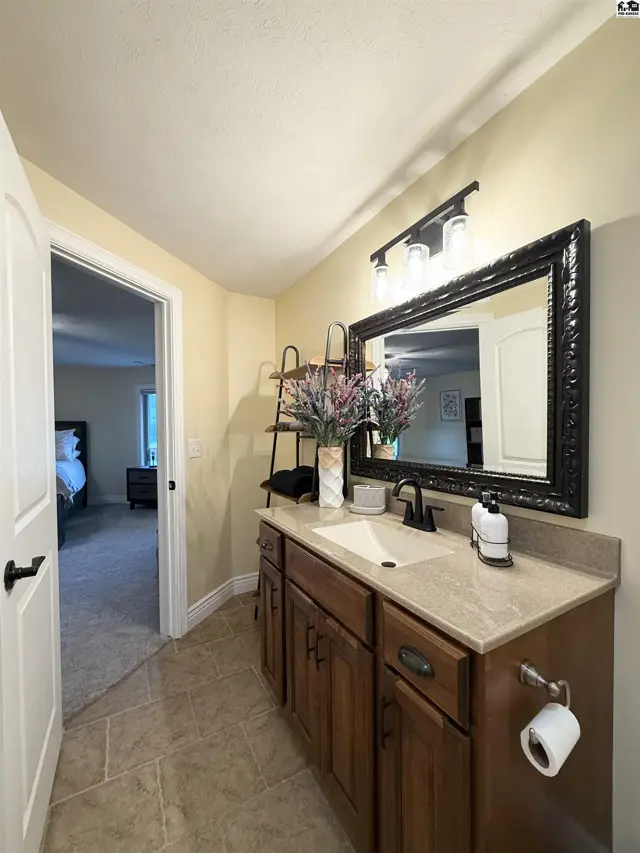 Photo of 6719 E 43rd Ave, Hutchinson, KS