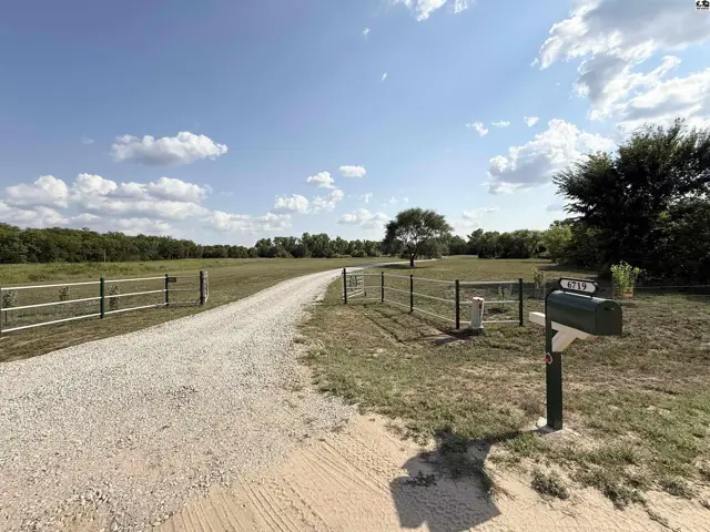 Photo of 6719 E 43rd Ave, Hutchinson, KS
