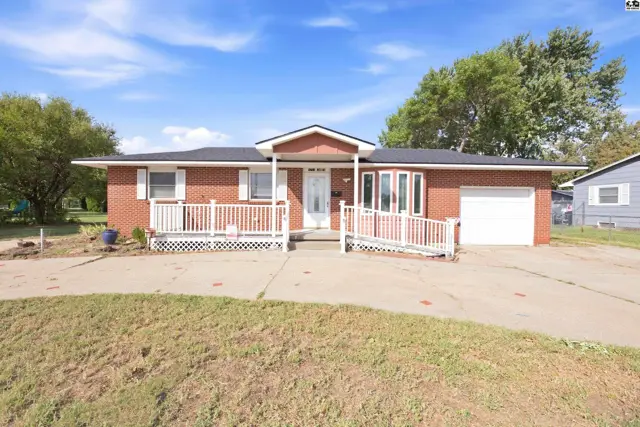 Photo of 1711 James St, Hutchinson, KS