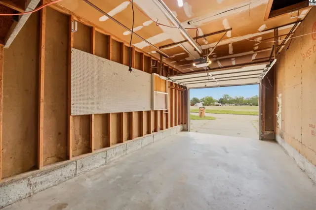 Photo of 1711 James St, Hutchinson, KS