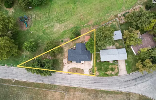 Photo of 1711 James St, Hutchinson, KS