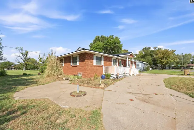 Photo of 1711 James St, Hutchinson, KS
