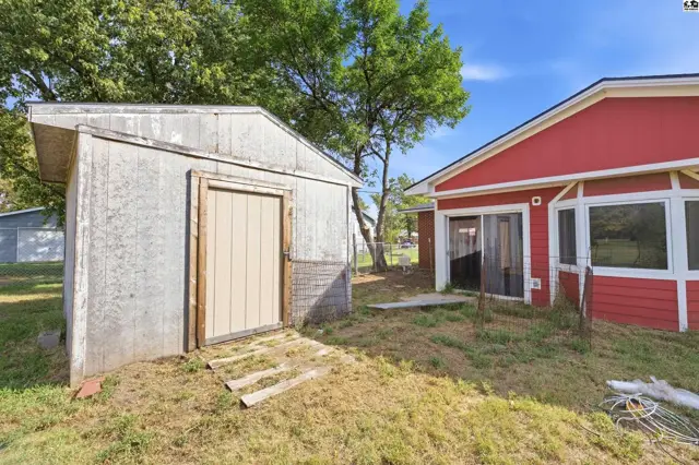 Photo of 1711 James St, Hutchinson, KS