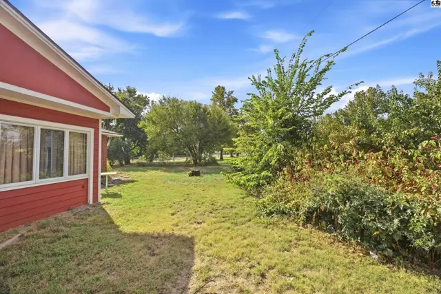 Photo of 1711 James St, Hutchinson, KS