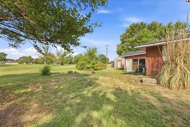 Photo of 1711 James St, Hutchinson, KS