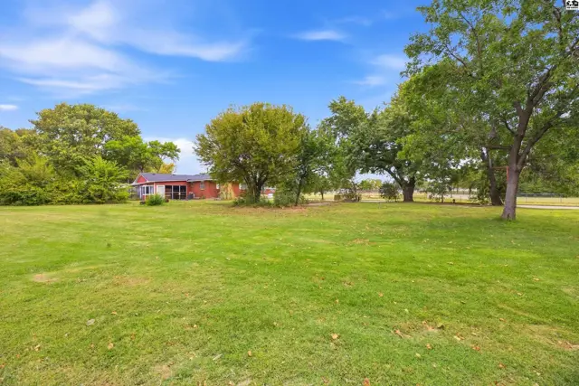 Photo of 1711 James St, Hutchinson, KS