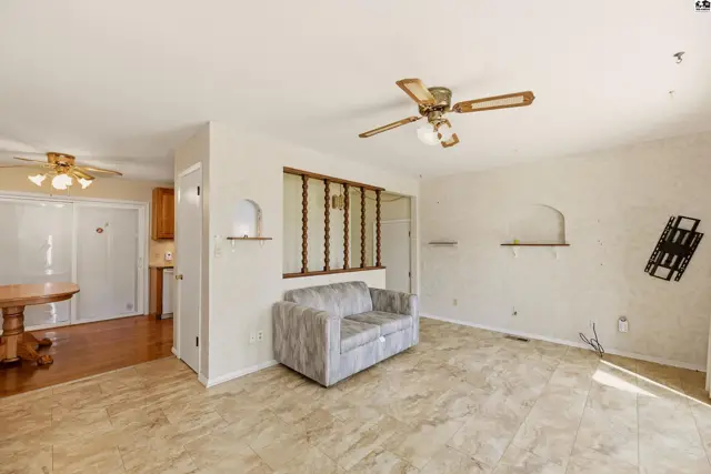Photo of 1711 James St, Hutchinson, KS