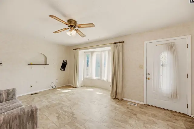 Photo of 1711 James St, Hutchinson, KS