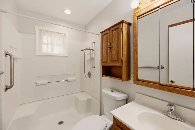 Photo of 1711 James St, Hutchinson, KS