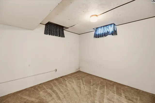 Photo of 1711 James St, Hutchinson, KS