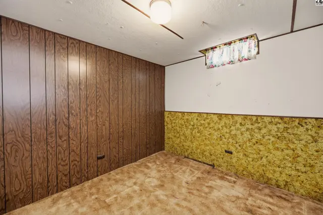 Photo of 1711 James St, Hutchinson, KS