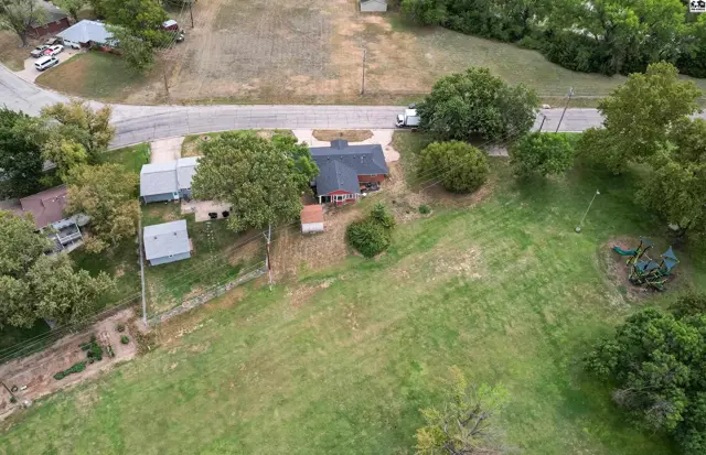 Photo of 1711 James St, Hutchinson, KS