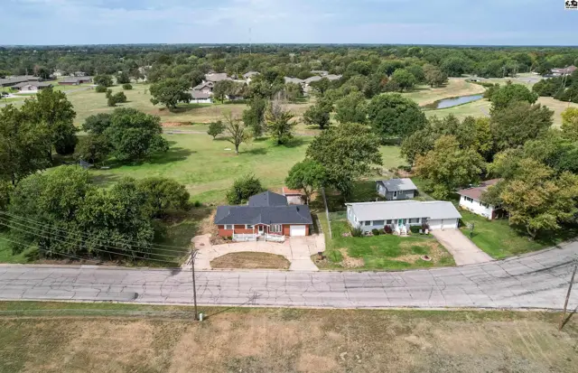 Photo of 1711 James St, Hutchinson, KS