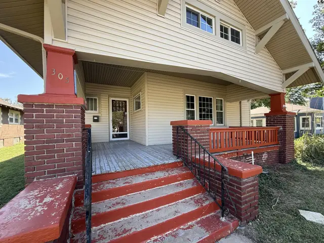 Photo of 305 W 15th Ave, Hutchinson, KS