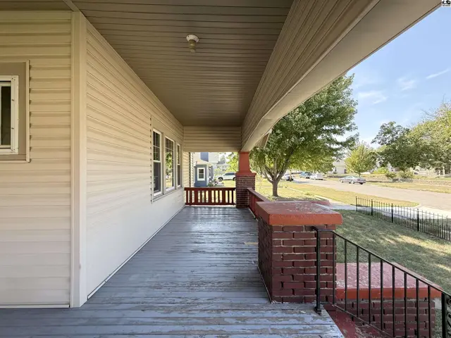 Photo of 305 W 15th Ave, Hutchinson, KS