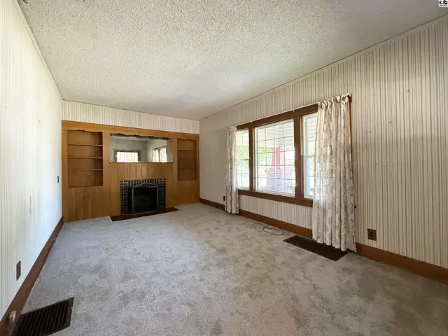 Photo of 305 W 15th Ave, Hutchinson, KS