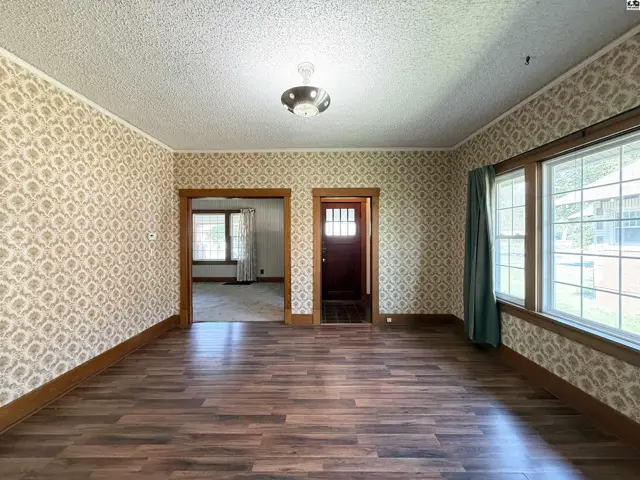 Photo of 305 W 15th Ave, Hutchinson, KS