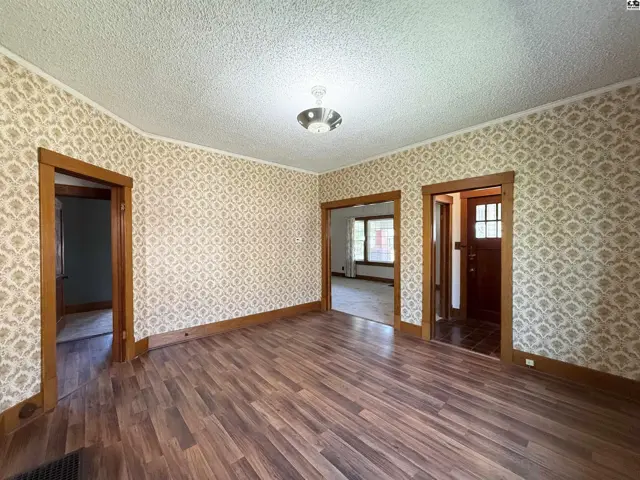 Photo of 305 W 15th Ave, Hutchinson, KS