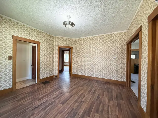 Photo of 305 W 15th Ave, Hutchinson, KS