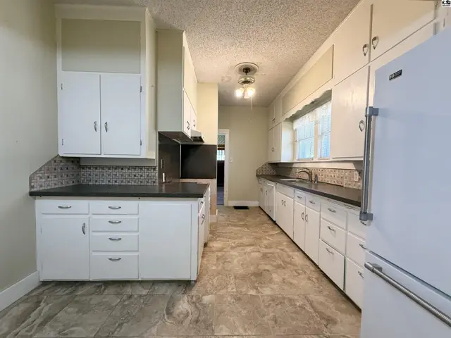 Photo of 305 W 15th Ave, Hutchinson, KS