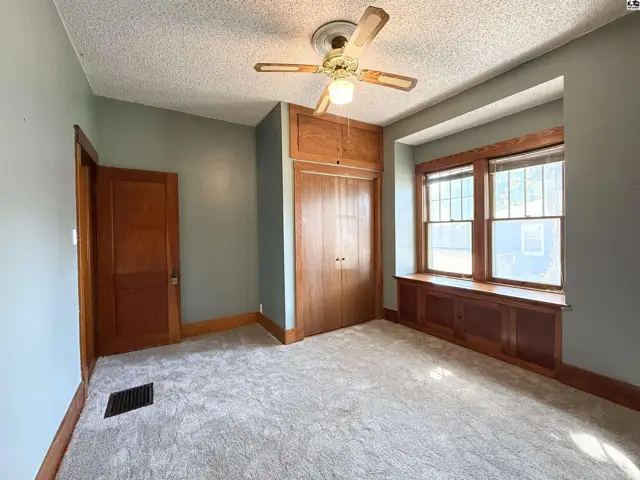 Photo of 305 W 15th Ave, Hutchinson, KS