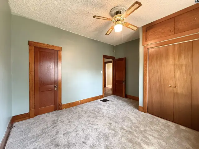 Photo of 305 W 15th Ave, Hutchinson, KS