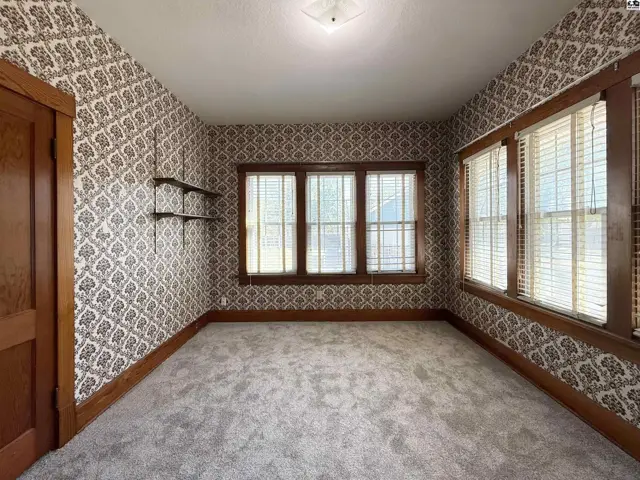 Photo of 305 W 15th Ave, Hutchinson, KS