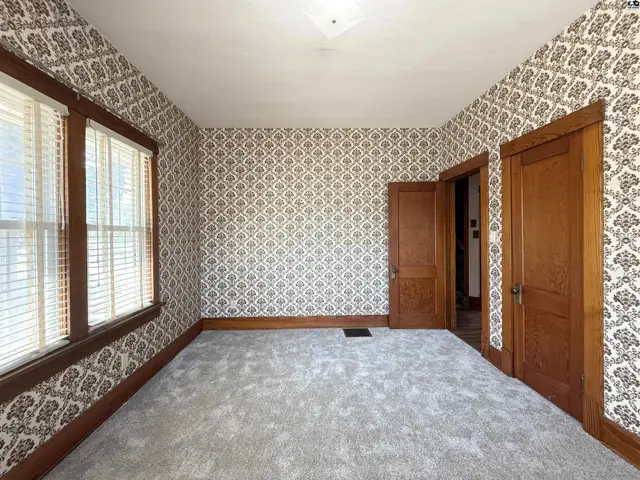 Photo of 305 W 15th Ave, Hutchinson, KS