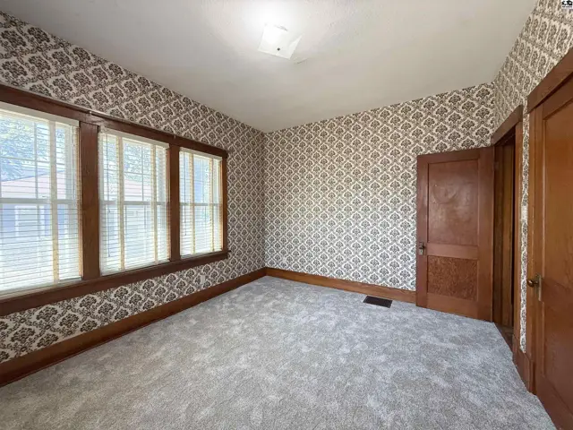 Photo of 305 W 15th Ave, Hutchinson, KS