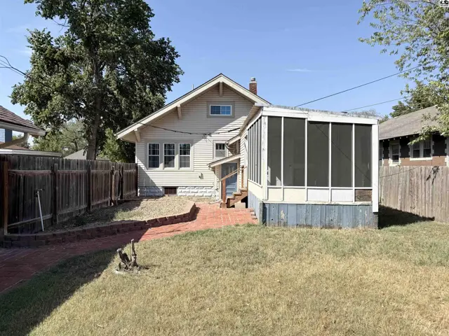 Photo of 305 W 15th Ave, Hutchinson, KS