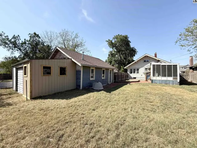 Photo of 305 W 15th Ave, Hutchinson, KS