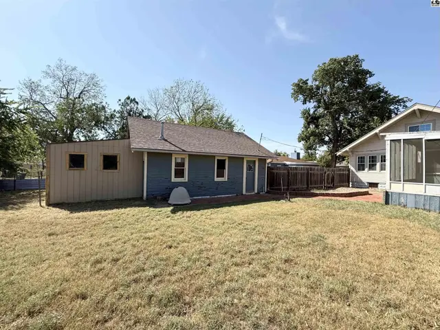 Photo of 305 W 15th Ave, Hutchinson, KS