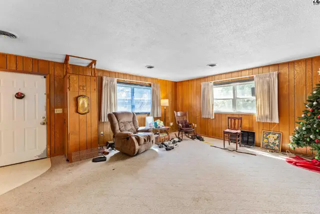 Photo of 806 S Edwards Ave, Moundridge, KS