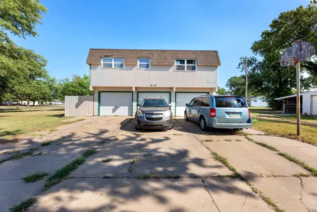 Photo of 806 S Edwards Ave, Moundridge, KS