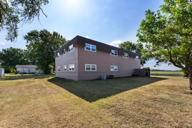 Photo of 806 S Edwards Ave, Moundridge, KS