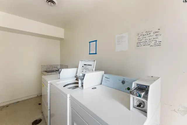 Photo of 806 S Edwards Ave, Moundridge, KS