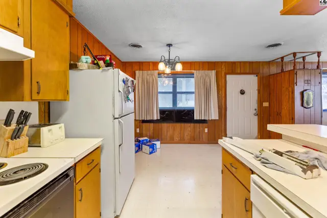 Photo of 806 S Edwards Ave, Moundridge, KS