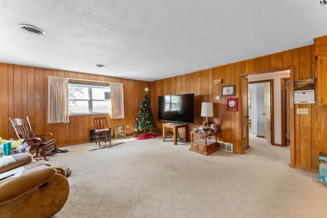 Photo of 806 S Edwards Ave, Moundridge, KS