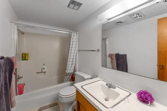 Photo of 806 S Edwards Ave, Moundridge, KS