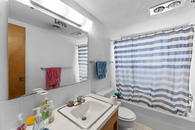 Photo of 806 S Edwards Ave, Moundridge, KS