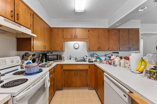 Photo of 806 S Edwards Ave, Moundridge, KS