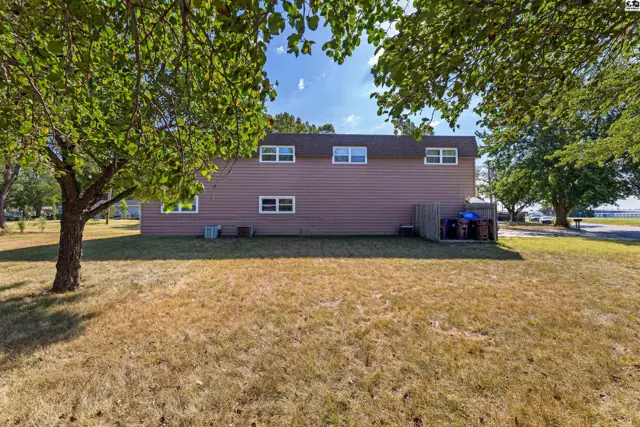 Photo of 806 S Edwards Ave, Moundridge, KS