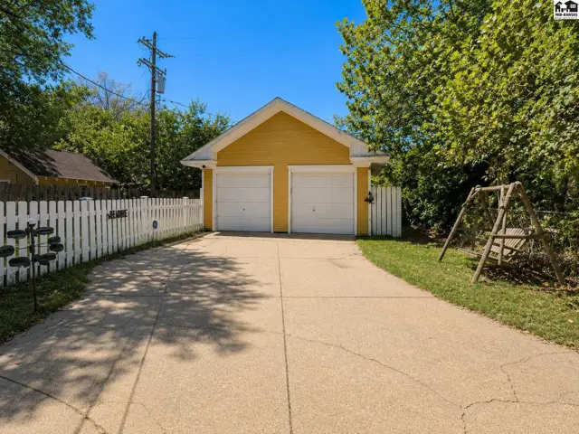 Photo of 1817 N Ash St, Hutchinson, KS
