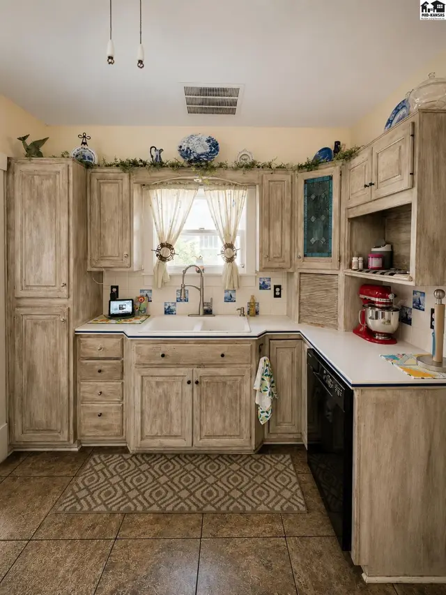 Photo of 1817 N Ash St, Hutchinson, KS