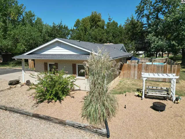Photo of 3912 Mission Dr, Hutchinson, KS