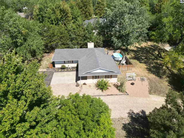 Photo of 3912 Mission Dr, Hutchinson, KS