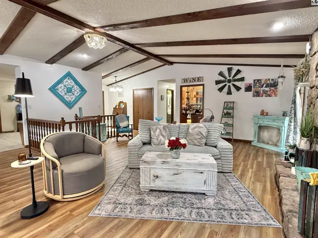 Photo of 3912 Mission Dr, Hutchinson, KS