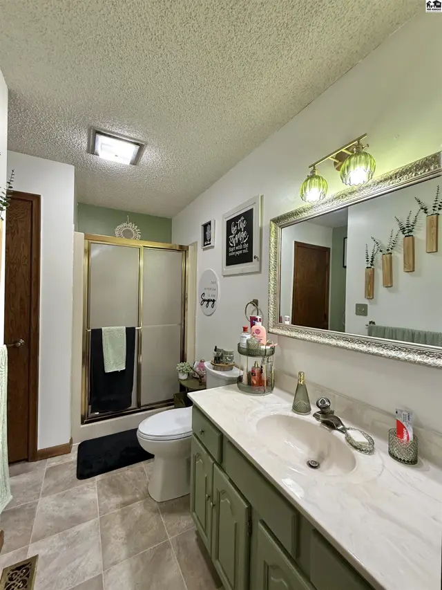 Photo of 3912 Mission Dr, Hutchinson, KS